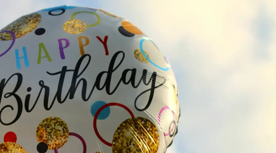 40 Frases de cumpleaños para mi misma: celebrarte es un acto de amor